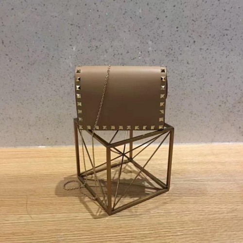 Valentino Garavani Rockstud skórzana kopertówka 01327 morelowa