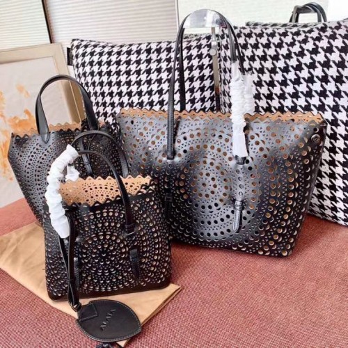 Torba Alaia Openwork Original Leather Tote Bag A3658 w kolorze czarnym