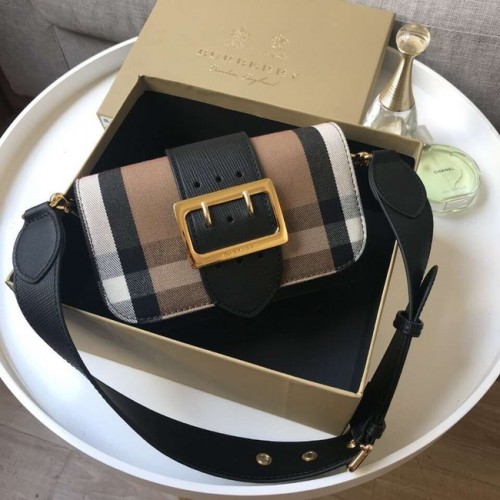 BURBERRY Torebka typu crossbody ze skóry Hampshire w kratkę vintage 24581, czarna