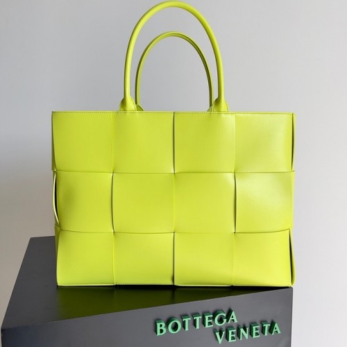 Bottega Veneta ARCO TOTE Duża torba typu tote ze skóry intrecciato 652868 żółta