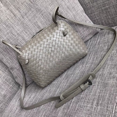 Torba przez ramię Bottega Veneta Bicolors Intrecciato Nappa BV9610 szara