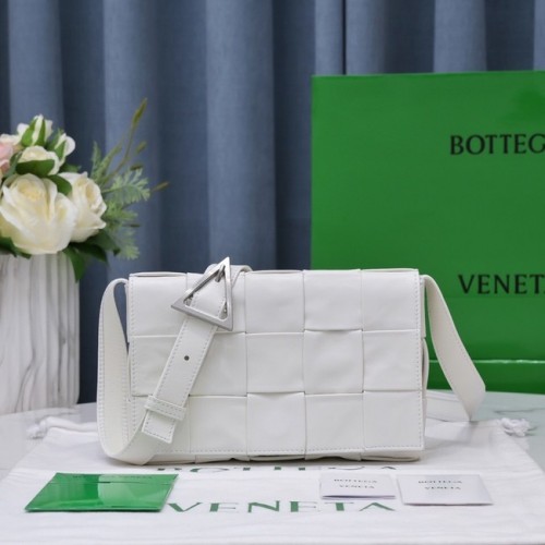 Bottega Veneta CASSETTE 018101 biały