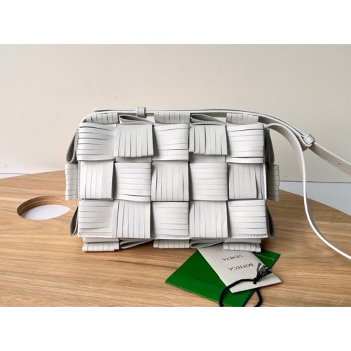 Bottega Veneta CASSETTES A018101 MIRTH WASHED