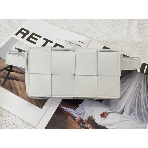 Bottega Veneta CASSETTE Mini Skórzana torebka na pasek Intreccio 651053 MIRTH WASHED