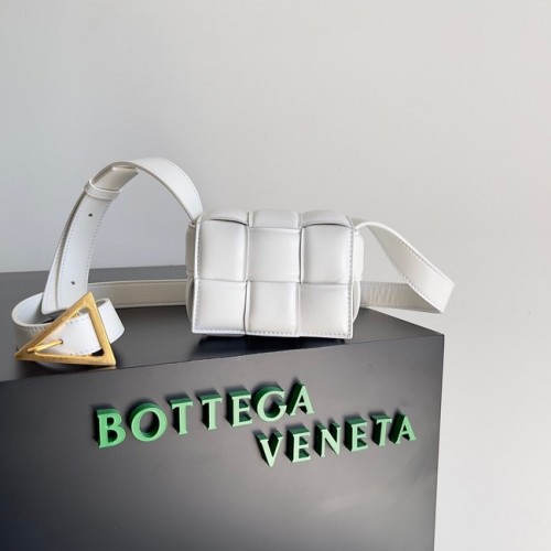 Bottega Veneta Candy Padded Cassette 716648 biały