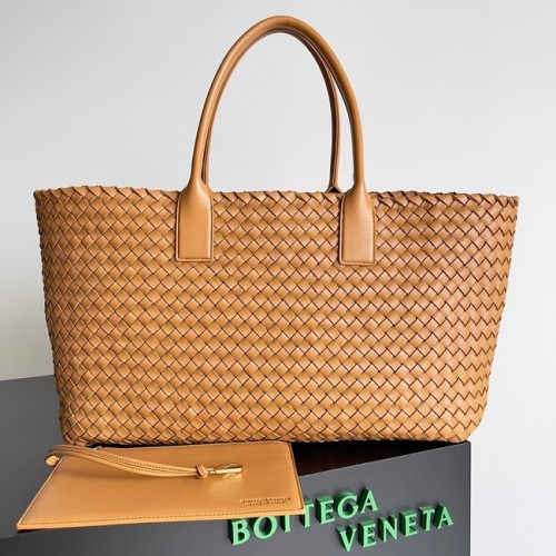 Bottega Veneta Duża torba ze skóry Intreccio 608811 Karmel