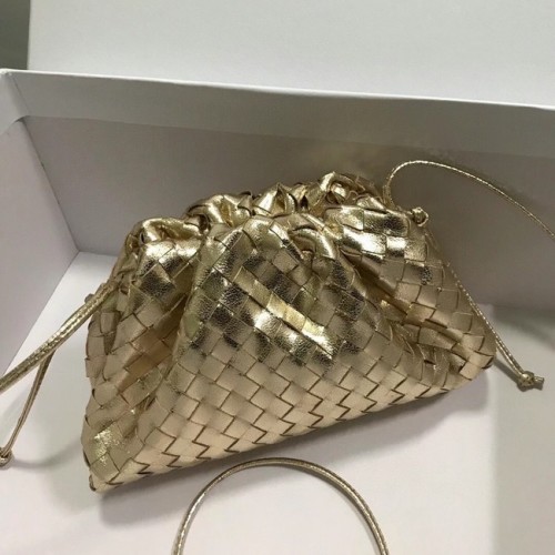 Bottega Veneta MINI POUCH 585852 złoty