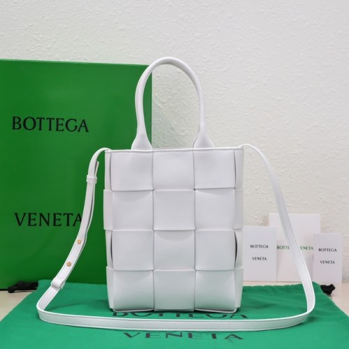 Bottega Veneta Mini Cassette Tote Bag 709341 biały