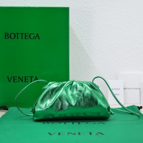 Bottega Veneta Mini skórzana kopertówka z intrecciato z paskiem 585852 Parakeet