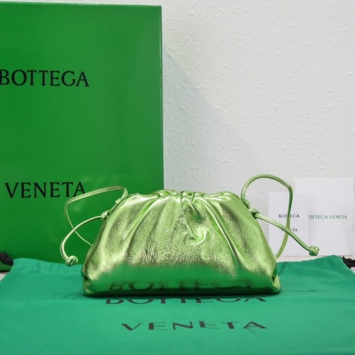Bottega Veneta Mini skórzana kopertówka intrecciato z paskiem 585852 zielona