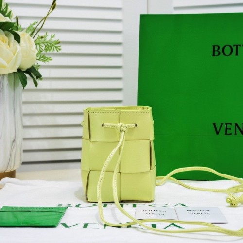 Bottega Veneta Mini Skórzana torebka typu Bucket Intreccio 680217 Błyszcząca zieleń