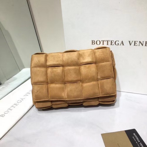 Bottega Veneta PADDED CASSETTE BAG zamsz 591970 brązowy
