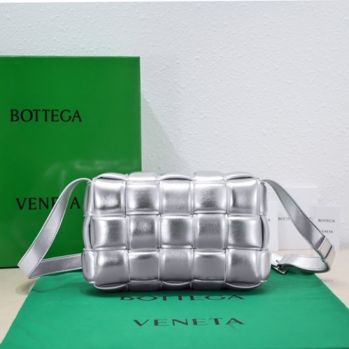 Bottega Veneta Padded Cassette 591970 srebrny