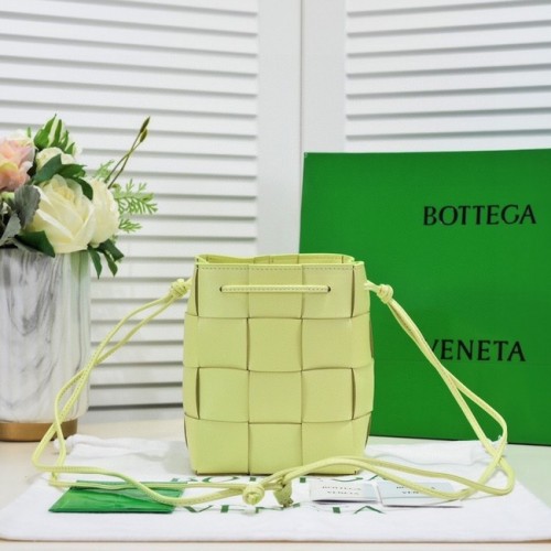 Bottega Veneta Small Cassette Bucket Bag 680218 Błyszcząca zieleń