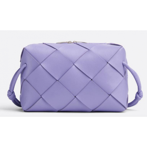 Bottega Veneta Mała torba na aparat fotograficzny kasetowy 709417 Wisteria