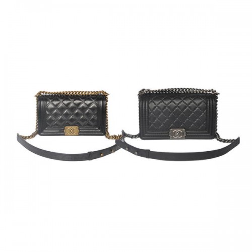 Torebka na ramię Chanel dla chłopców z klapką, jasna skóra, A67086, czarna