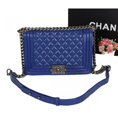 Torebka na ramię Chanel dla chłopca z klapką, oryginalna skóra owcza A67086 RoyalBlue