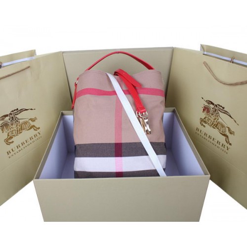 Torba typu hobo Burberry Medium Brit Check 1151 w kolorze czerwonym