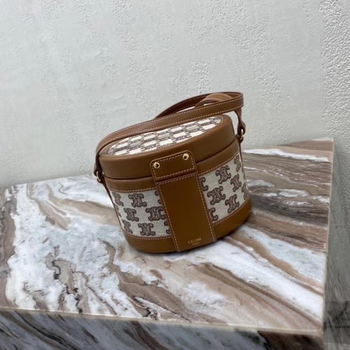 ŚREDNIA TOREBKA TAMBUROWANA CELINE Z MATERIAŁU TEKSTYLNEGO Z HAFTEM TRIOMPHE 195192 brązowo-czerwona