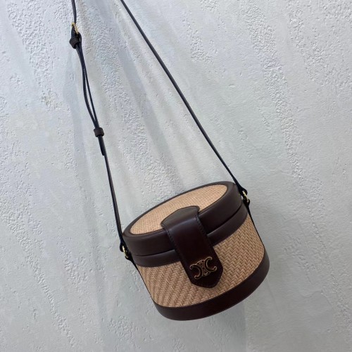 CELINE ŚREDNIA TOREBKA BĘBNOWA Z PŁÓTNA TRIOMPHE 195192 brązowa