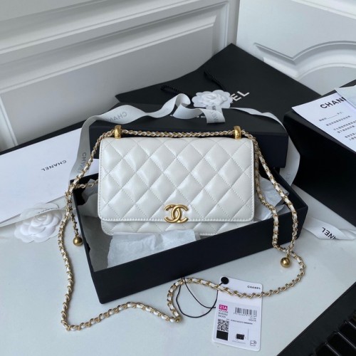 Torebka na ramię CHANEL Lambskin Flap AP2289 biała