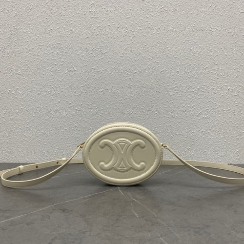 Celine OWALNA TOREBKA CUIR TRIOMPHE Z GŁADKIEJ SKÓRY CIELĘCEJ 198603 kremowa