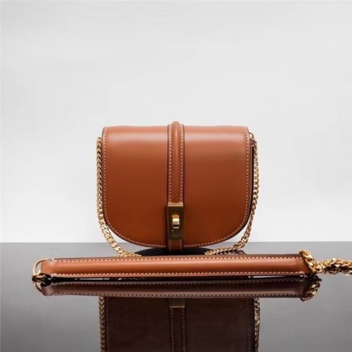 Celine TEEN CHAIN BESACE TRIOMPHE W BŁYSZCZĄCEJ SKÓRZE CIELĘCEJ 10G453 TAN