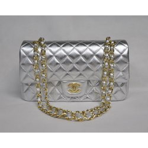 Torebka Chanel Classic Flap Bag 1112, jasnosrebrna, skórzana, ze złotymi okuciami