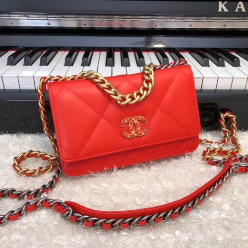 Portfel Chanel 19 Classic Sheepskin Leather Chain Wallet AP0957 w kolorze pomarańczowym, w kolorze czerwonego złota, metalowy