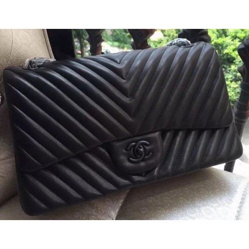 Torebka Chanel Classic Flap Bag z czarnej owczej skóry z pikowaniem w jodełkę A1113 w kolorze srebrnym