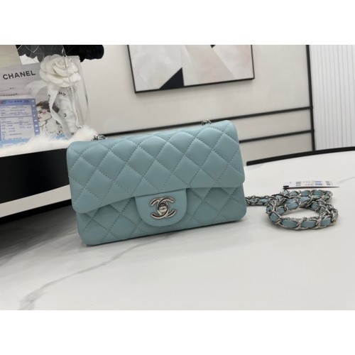 Torebka Chanel Classic Flap Bag z oryginalnej skóry owczej A1116 w kolorze jasnoniebieskim i srebrnym z metalem