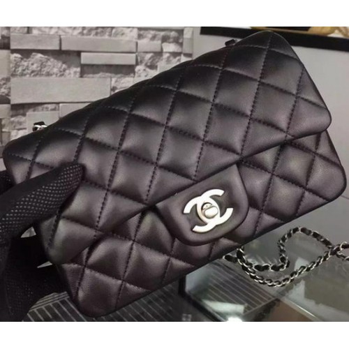 Torebka Chanel Classic mini Flap Bag z czarnej skóry owczej A67350 w kolorze srebrnym