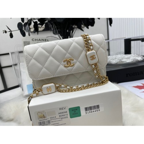 Torebka Chanel mini FLAP BAG z jagnięcej skóry w kolorze złotym, metalowa A68098, biała