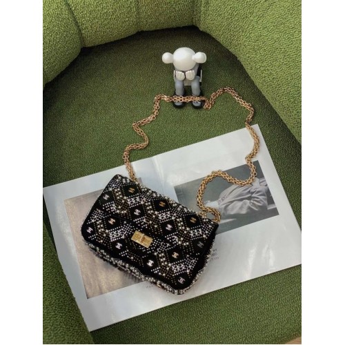 Torebka na ramię Chanel z klapką z jagnięcej skóry AS2755 czarna