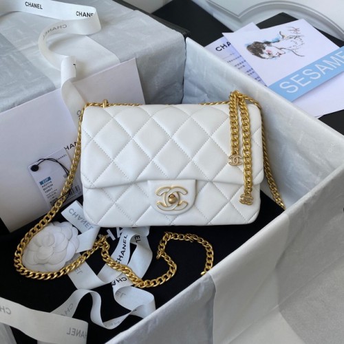 Mała torebka na ramię Chanel Flap Lambskin AS3114 biała