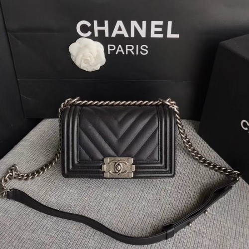 Torebka na ramię Chanel Le Boy Flap Original Caviar Leather P67085 czarno-srebrna klamra