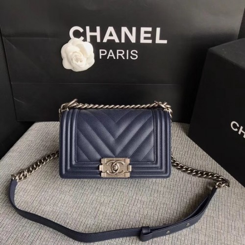 Torebka na ramię Chanel Le Boy Flap Original Caviar Leather P67085 ciemnoniebieska srebrna klamra