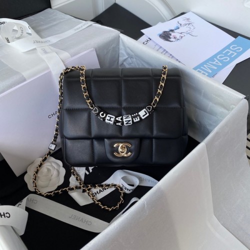 Torebka Chanel SMALL FLAP BAG z żywicy jagnięcej w kolorze złotym, metal AS3331, czarna