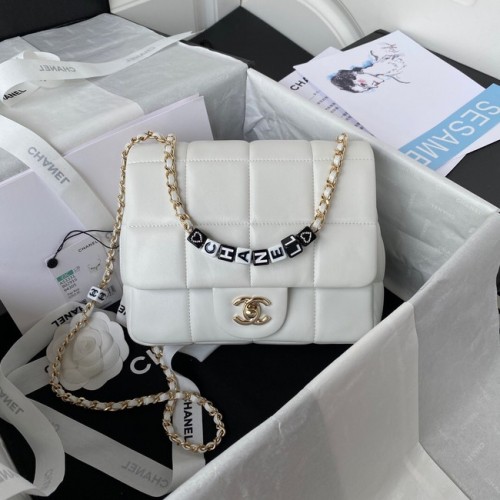 Torebka Chanel SMALL FLAP BAG z żywicy jagnięcej w kolorze złotym AS3331 biała