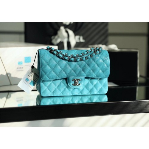 Torebka Chanel Small Classic Handbag z licowej skóry cielęcej, kawior, metal w odcieniu srebra A01113, zielona