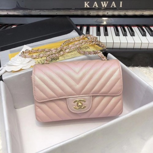 Torebka Chanel Small Classic Handbag z licowej skóry cielęcej w kolorze złotym, metalowa, A69900, różowa