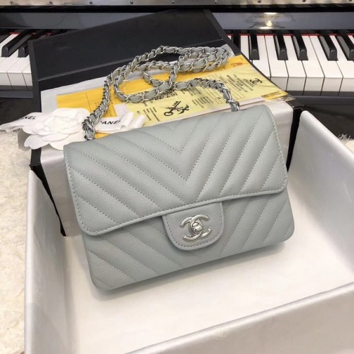Torebka Chanel Small Classic Handbag z licowej skóry cielęcej w kolorze srebrnym, metalowa, A69900, szara