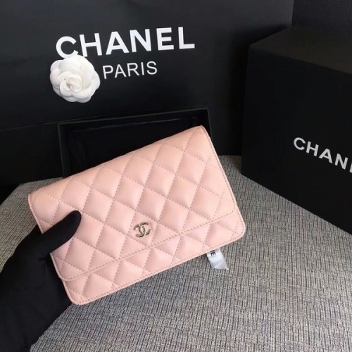Torebka Chanel WOC Flap Bag w kolorze jasnoróżowym, oryginalna skóra owcza 33814, srebrna