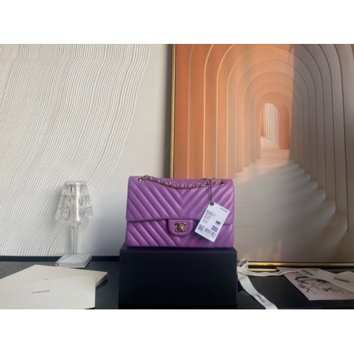 Klasyczna torebka Chanel Lambskin Gold Metal V01112 fioletowa
