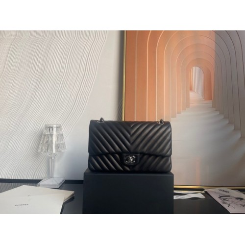 Klasyczna torebka Chanel Lambskin Silver Metal V01112 czarna