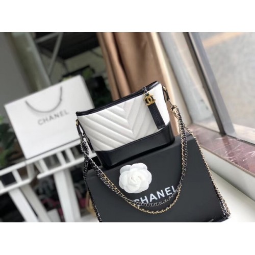 Torebka typu hobo Chanel Gabrielle A91810 czarno-biała