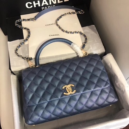 Torebka Chanel Original Caviar ze skóry z klapką i uchwytem górnym A92292 w kolorze niebieskim i złotym