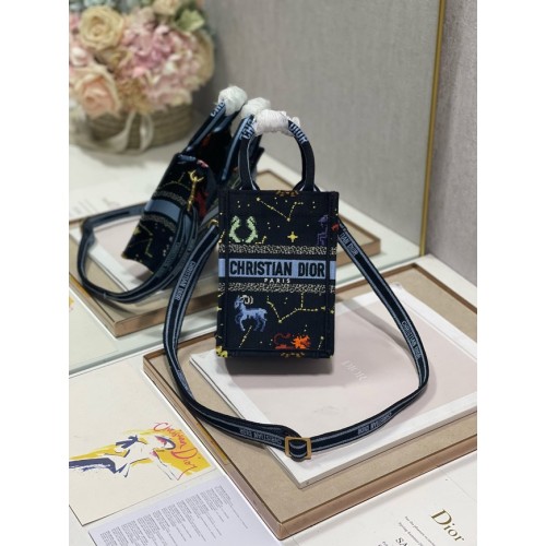 DIOR MAŁA TOREBKA BOBBY Haft C9002-5