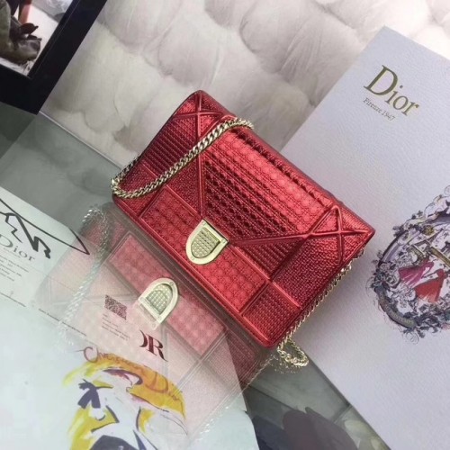 PORTFEL DIORAMA NA ŁAŃCUSZKU SKÓRA CIELĘCA METALIZOWANA Z MOTYWEM MIKRO-KANNAŻEM S0328 czerwony