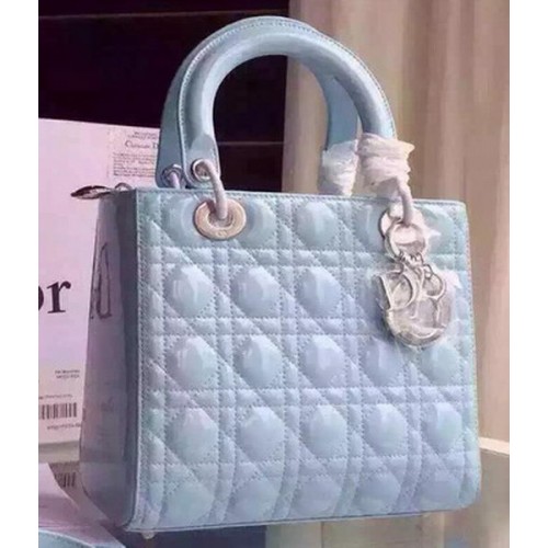 Torebka Dior Small Lady Dior ze skóry lakierowanej CD5502 jasnoniebieska